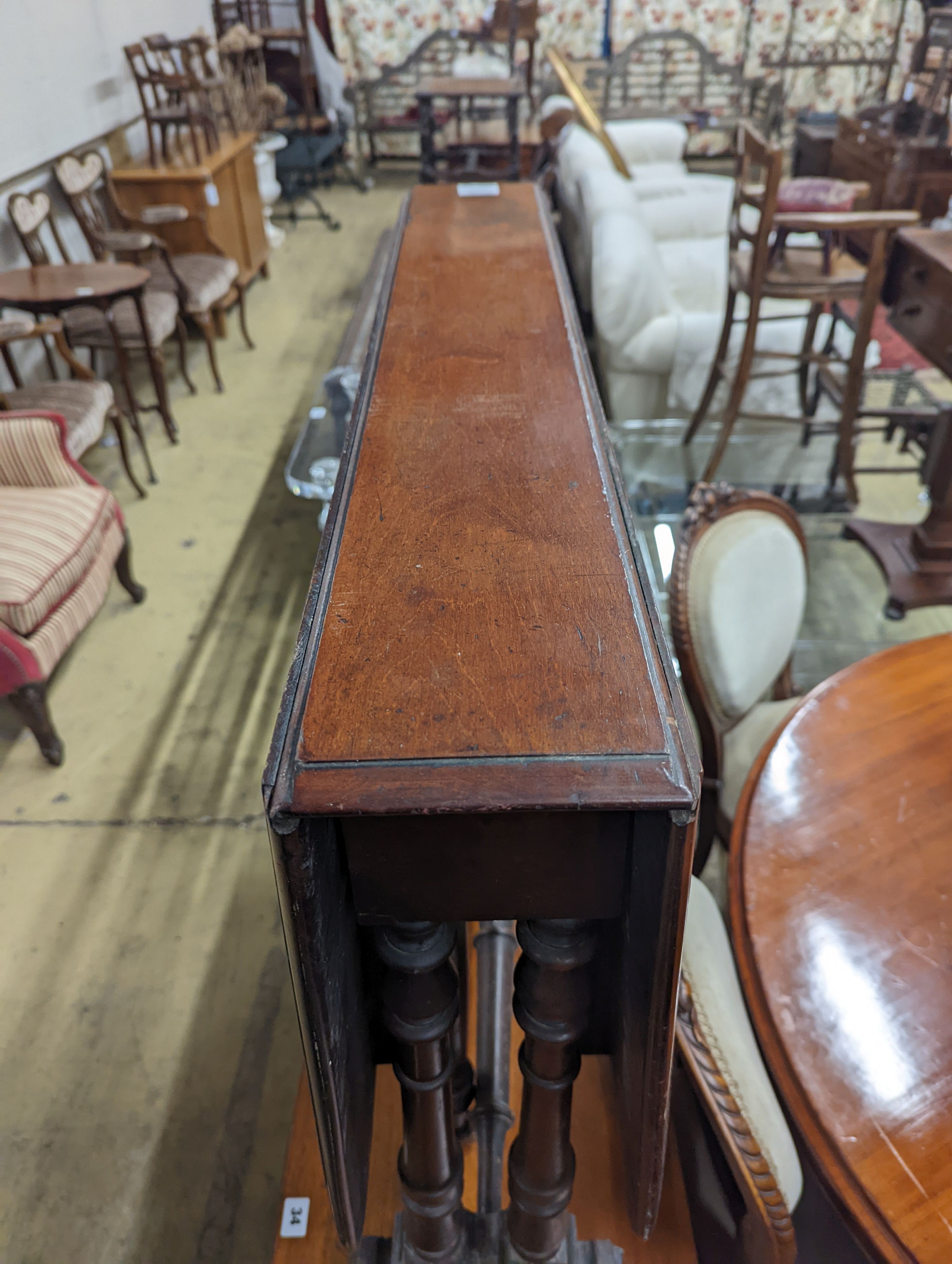A Victorian mahogany Sutherland table, width 88cm, depth 16cm, height 74cm